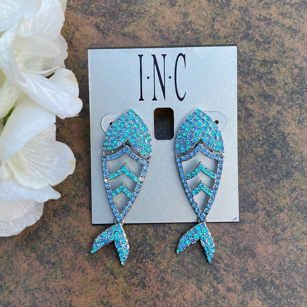NWT INC INTERNATIONAL CONCEPTS SILVER TONE BLUE CRYSTAL FISH DROP EARRINGS
